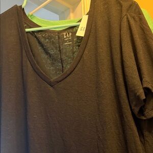 GAP linen black and green tshirt